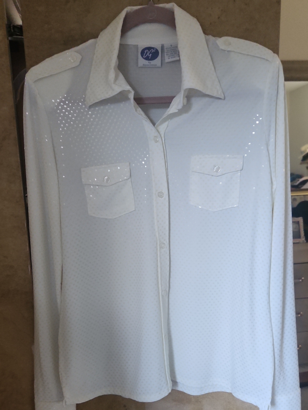 Like New-Diane Gilman White Sparkly Long-Sleeve Shirt with Chest Flap Pockets